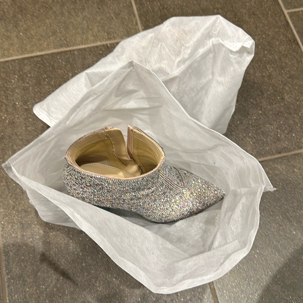 Betsey Johnson SB-DELLA Color: RHINESTONES